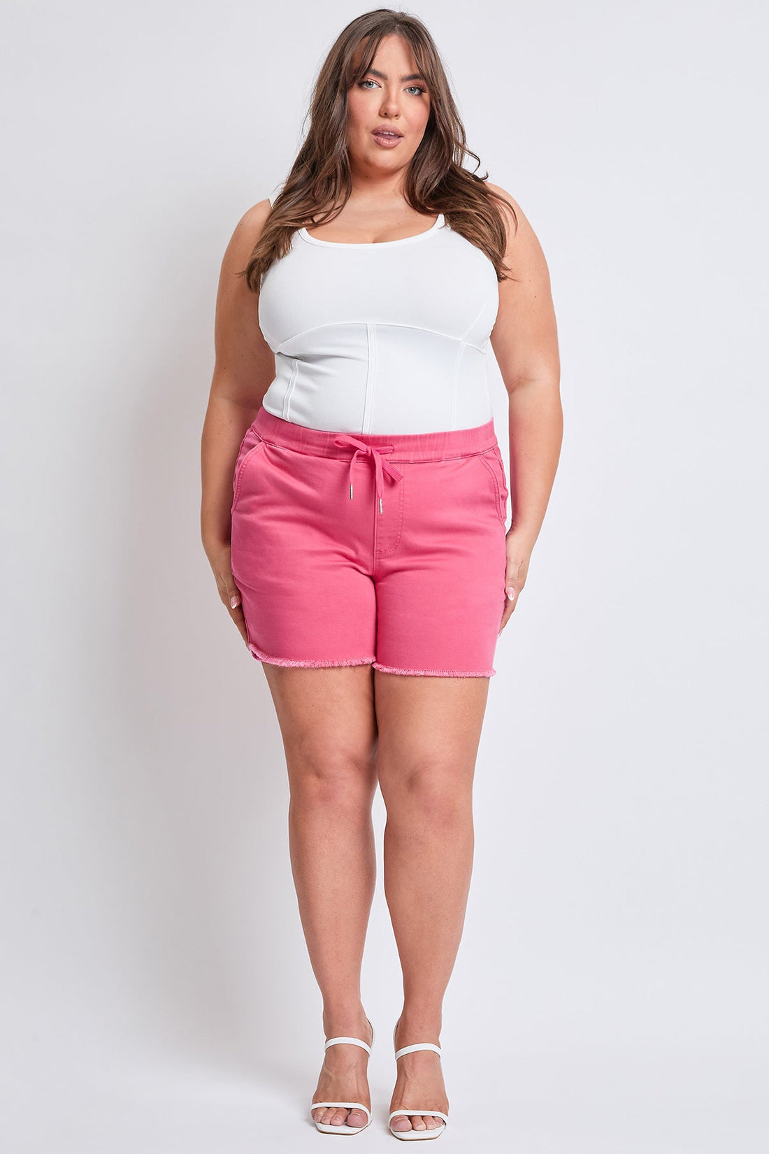Women's Plus Frayed Hem Pull-on Shorts