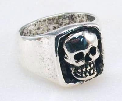 R17 Giant Skull Ring Rings Renegade Classics