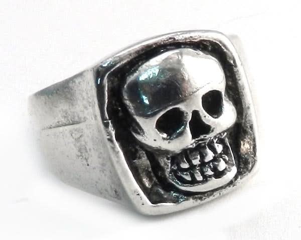 R17 Giant Skull Ring Rings Renegade Classics