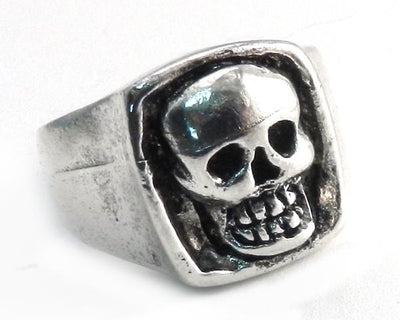 R17 Giant Skull Ring Rings Renegade Classics